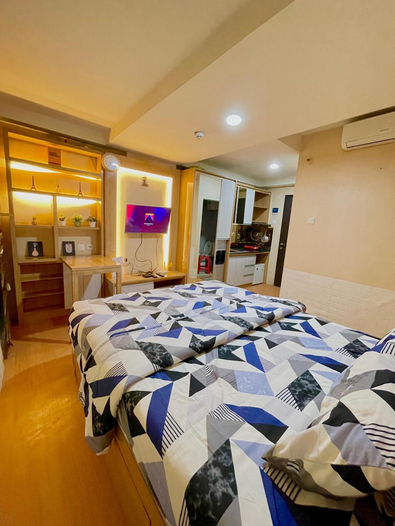 Apartemen Goldenroom24 *